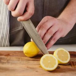 Executive-Plus Serie 6" Allzweckmesser 61 HRC Damaszenerstahl 12 Executive-Plus Serie 6" Allzweckmesser 61 HRC Damaszenerstahl -Einrichtungsgeschäft 10039018 de 0005 logo