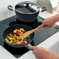 Noto Endurance Bratpfannen-Set Geschmiedetes Aluminium 3 Größen 2 Filz-Schoner -Einrichtungsgeschäft 10045004 yy 0003 logo